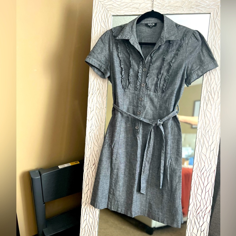 Grey dress v neck.